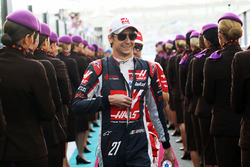 Esteban Gutierrez, Haas F1 Team lors de la parade des pilotes