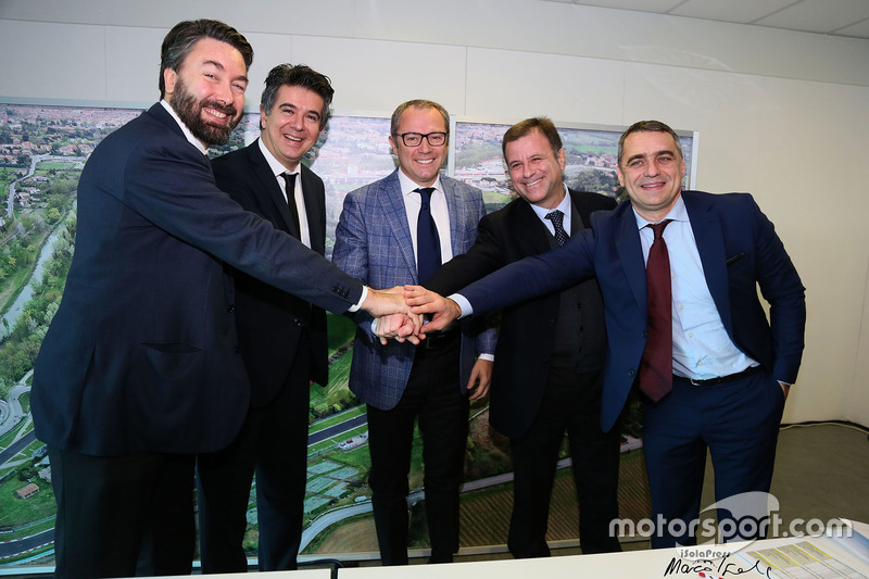 Стефано Доменікалі, генеральний директор компанії Automobili Lamborghini, Даніеле Манка, мер Імоли