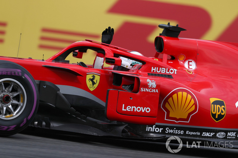 Sebastian Vettel, Ferrari SF71H celebra su pole position