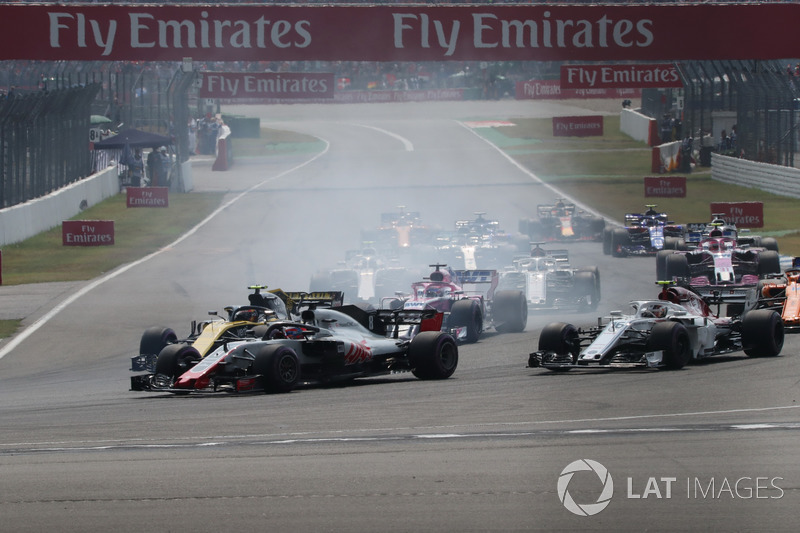Romain Grosjean, Haas F1 Team VF-18, Carlos Sainz Jr., Renault Sport F1 Team R.S. 18 y Charles Leclerc, Sauber C37