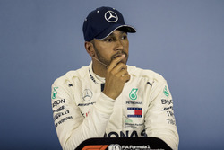 Lewis Hamilton, Mercedes-AMG F1 en la conferencia de prensa