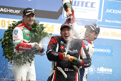 Podyum: Yarış galibi Rob Huff, All-Inkl Motorsport, Citroën C-Elysée WTCC, Norbert Michelisz, Honda