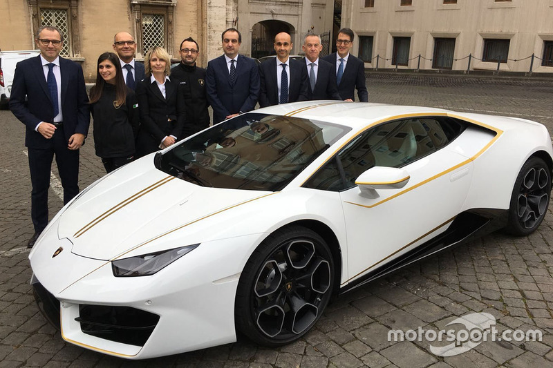 Stefano Domenicali, Lamborghini CEO en andere hoogwaardigheidsbekleders bij de Lamborghini Huracan