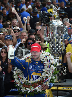 Ganador de la carrera Alexander Rossi, Herta - Andretti Autosport Honda