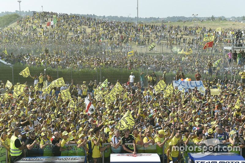 Valentino Rossi, Yamaha Factory Racing, fans