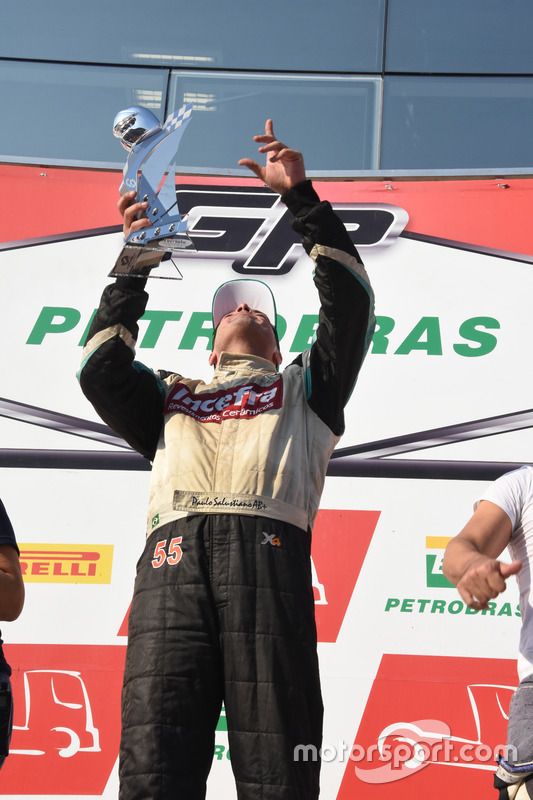 Paulo Salustiano levou a melhor em Interlagos, em etapa da Fórmula Truck. Foi a terceira consecutiva em 2016. Campeonato segue com Felipe Giaffone na liderança.