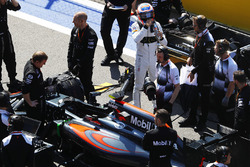 Jenson Button, McLaren MP4-31 op de grid