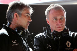 Nick Chester, Renault Sport F1 Team Chassis Technical Director and Bob Bell, Renault Sport F1 Team