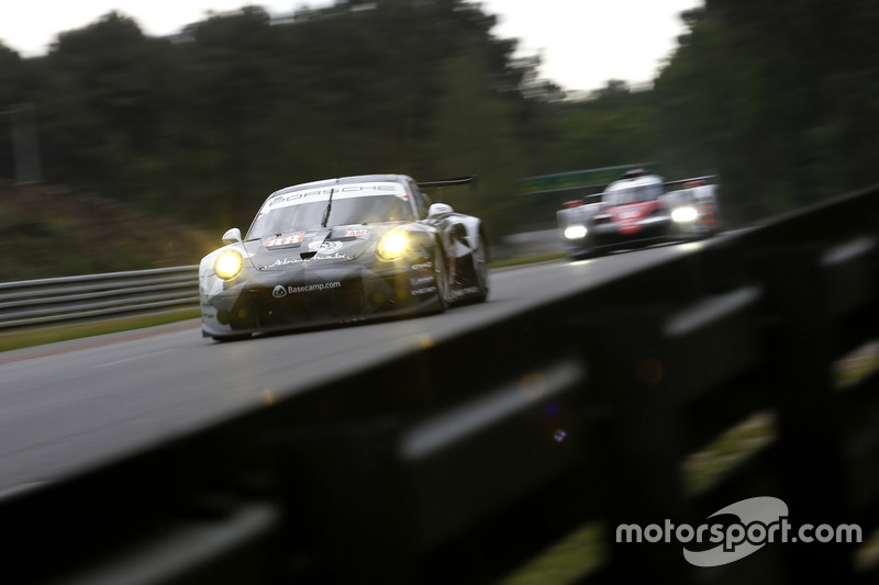 43: #88 Abu Dhabi Proton Competition Porsche 911 RSR: Khaled Al Qubaisi, Patrick Long, David Heinemeier Hansson