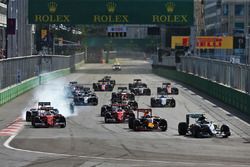 Nico Rosberg, Mercedes AMG F1 W07 Hybrid leads at the start of the race