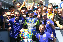 Ganador, Valentino Rossi, Yamaha Factory Racing celebra con el equipo