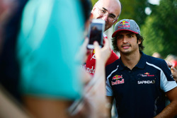 Carlos Sainz Jr., Scuderia Toro Rosso con fans