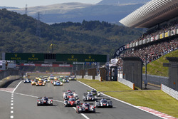 Start: #8 Audi Sport Team Joest Audi R18 e-tron quattro: Lucas di Grassi, Loic Duval, Oliver Jarvis
