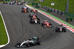 Lewis Hamilton, Mercedes AMG F1 W07 Hybrid al comando alla partenza