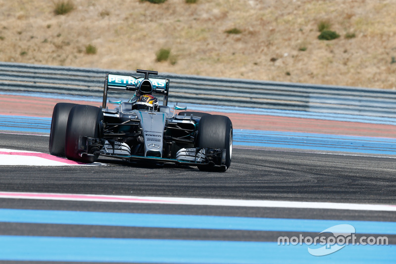 Pascal Wehrlein, Mercedes AMG F1 W07 Hybrid con los neumáticos Pirelli 2017