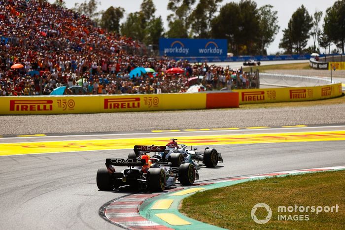 George Russell, Mercedes W13, Max Verstappen, Red Bull Racing RB18 