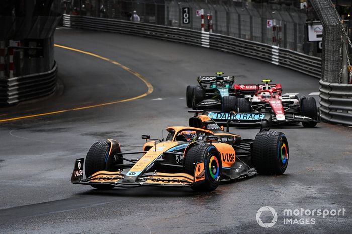 Daniel Ricciardo, McLaren MCL36, Zhou Guanyu, Alfa Romeo C42, Sebastian Vettel, Aston Martin AMR22