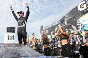 Race Winner Kevin Harvick, Stewart-Haas Racing
