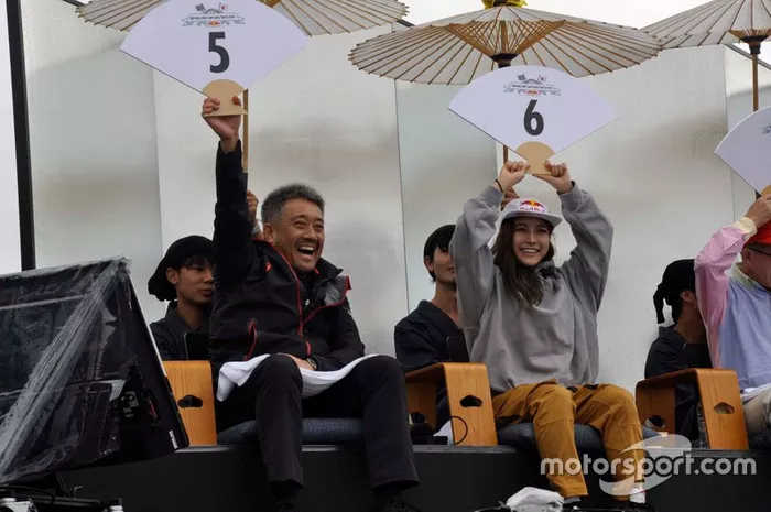 山本雅史ホンダF1マネージングディレクターと高梨沙羅