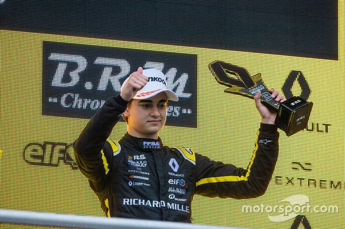 Podio di gara 2: terzo classificato Caio Collet, R-ACE GP
