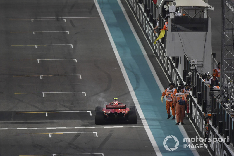 Raikkonen deja Ferrari, equipo con el que ha estado dos épocas y ganó un mundial de pilotos y dos de escuderías. Es un adiós amistoso, ya que irá a Sauber, equipo "B" de los del Cavallino y con el que debutó allá por 2001. No se pudo despedir con buen sabor, ya que abandonó tras pocas vueltas por un problema de fiabilidad.