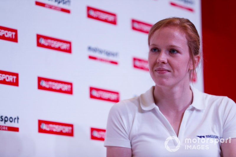 <img class="ms-flag-img ms-flag-img_s1" title="United Kingdom" src="https://cdn-7.motorsport.com/static/img/cf/gb-3.svg" alt="United Kingdom" width="32" /> Alice Powel, 25 años