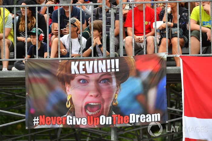 Kevin Magnussen, Haas F1 Team pancarta aficionados