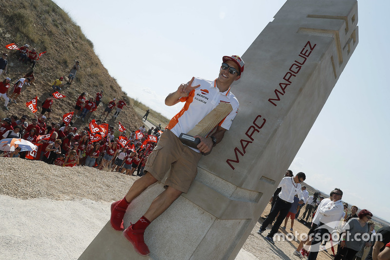 Inauguración curva Márquez