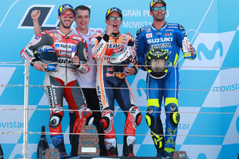 Podio: il vincitore della gara Marc Marquez, Repsol Honda Team, il secondo classificato Andrea Dovizioso, Ducati Team, il terzo classificato Andrea Iannone, Team Suzuki MotoGP