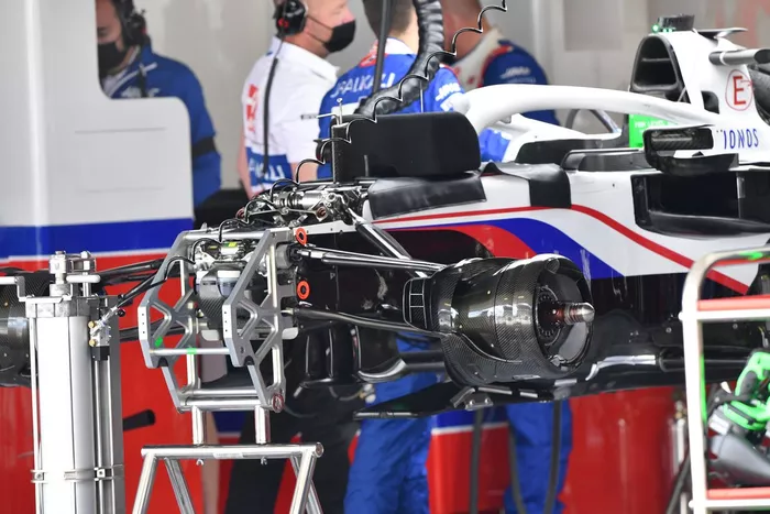Detalle del freno frontal del Haas VF-21