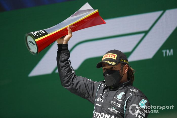 Podio: ganador de la carrera Lewis Hamilton, Mercedes