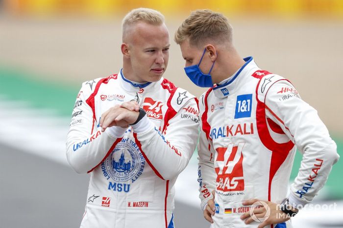 Nikita Mazepin (176 cm) y Mick Schumacher (176 cm), pilotos de Haas.