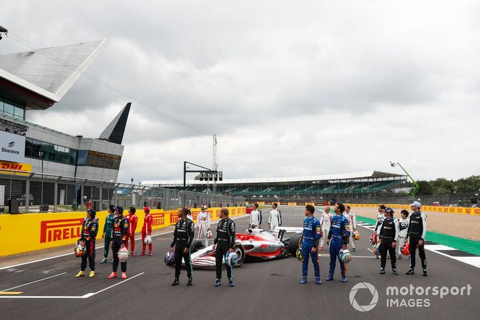 El evento de lanzamiento del coche de Fórmula 1 de 2022 en la parrilla de Silverstone