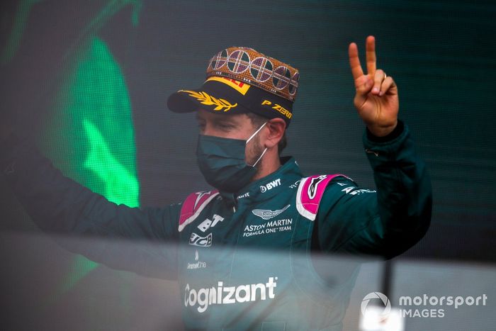 Podio: segundo lugar Sebastian Vettel, Aston Martin