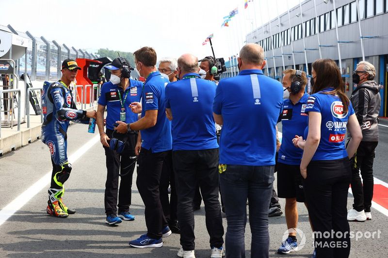 Andrea Locatelli, PATA Yamaha WorldSBK Team, y el equipo Yamaha
