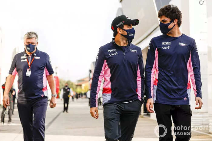 Otmar Szafnauer, Director del equipo y CEO, Racing Point, Sergio Pérez, Racing Point, y Lance Stroll, Racing Point