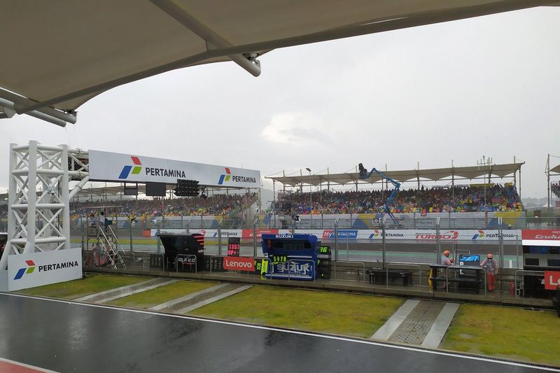 Lluvia en el pitlane de Mandalika