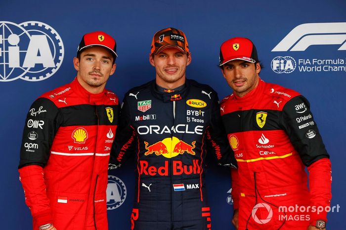 Top3 de la calificación: ganador de la pole Max Verstappen, Red Bull Racing, segundo puesto Charles Leclerc, Ferrari, tercero Carlos Sainz, Ferrari