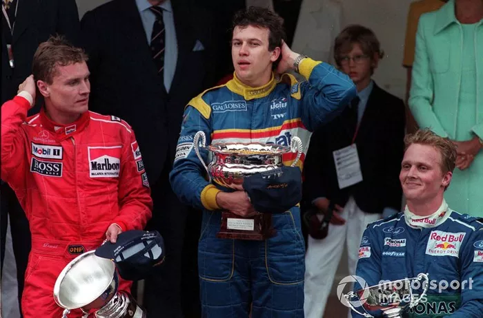 El GP de Mónaco de 1996 tuvo el mayor índice de abandonos de la historia, propiciando la única victoria de la carrera de Olivier Panis. David Coulthard, Johnny Herbert y Heinz-Harald Frentzen también completaron la prueba. De los cuatro que acabaron, tres subieron al podio.