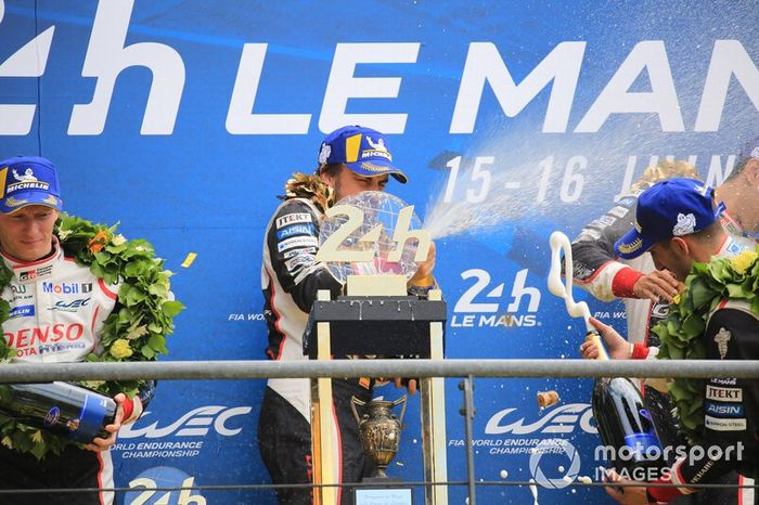 El ganador, #8 Toyota Gazoo Racing Toyota TS050: Fernando Alonso