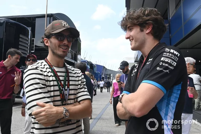 Francesco Bagnaia, pilote Ducati MotoGP et Jack Doohan, pilote de réserve, Alpine F1 Team
