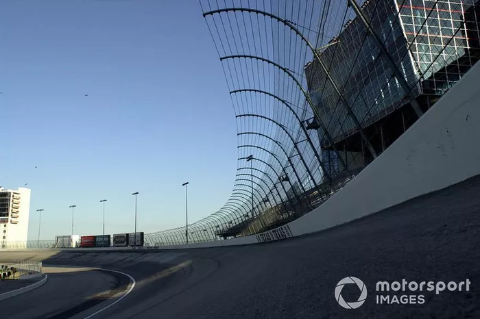 NASCAR fährt neben Rundkursen vor allem auf Ovalen mit unterschiedlicher Länge und Banking - hier die zehn schnellsten Strecken im Kalender für die Cup-Saison 2022: