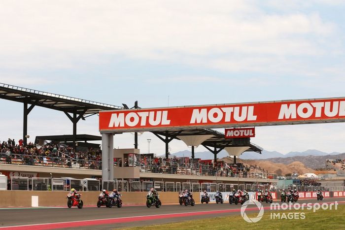 Alvaro Bautista, Aruba.it Racing-Ducati Team leads the race start