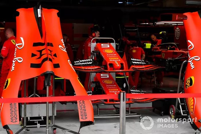 Alerón delantero y cubierta del motor del Ferrari SF90 