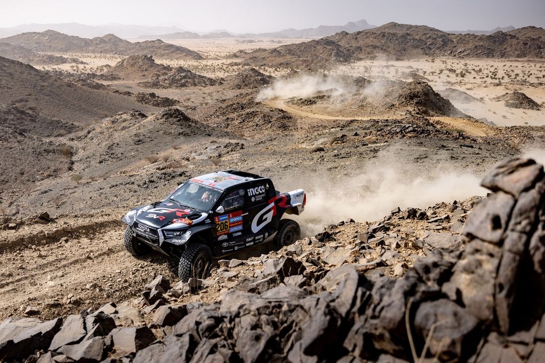 #206 Toyota Gazoo Racing Toyota: Giniel De Villiers, Dirk Von Zitzewitz