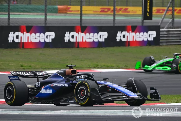 Alex Albon, Williams FW46, Valtteri Bottas, Kick Sauber C44