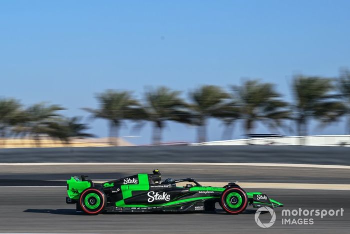 Zhou Guanyu, Stake F1 Team Kick Sauber C44