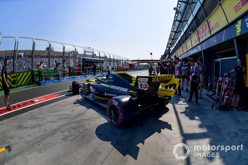 Daniel Ricciardo, Renault R.S.19, esce dal box
