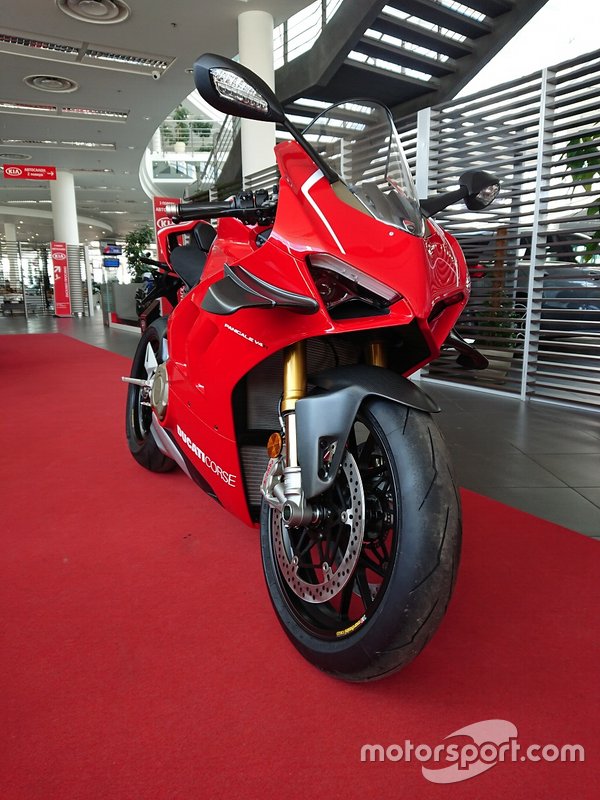 Мотоцикл Ducati Panigale V4 R