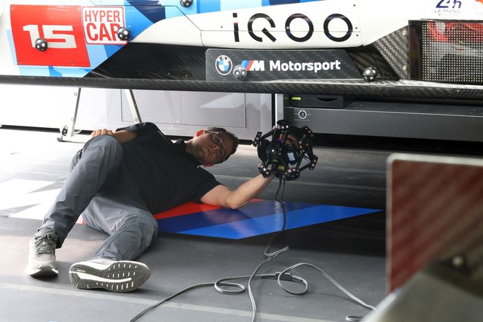 #15 BMW M Team WRT BMW M Hybrid V8